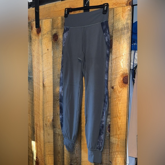 Lululemon joggers - Picture 1 of 1